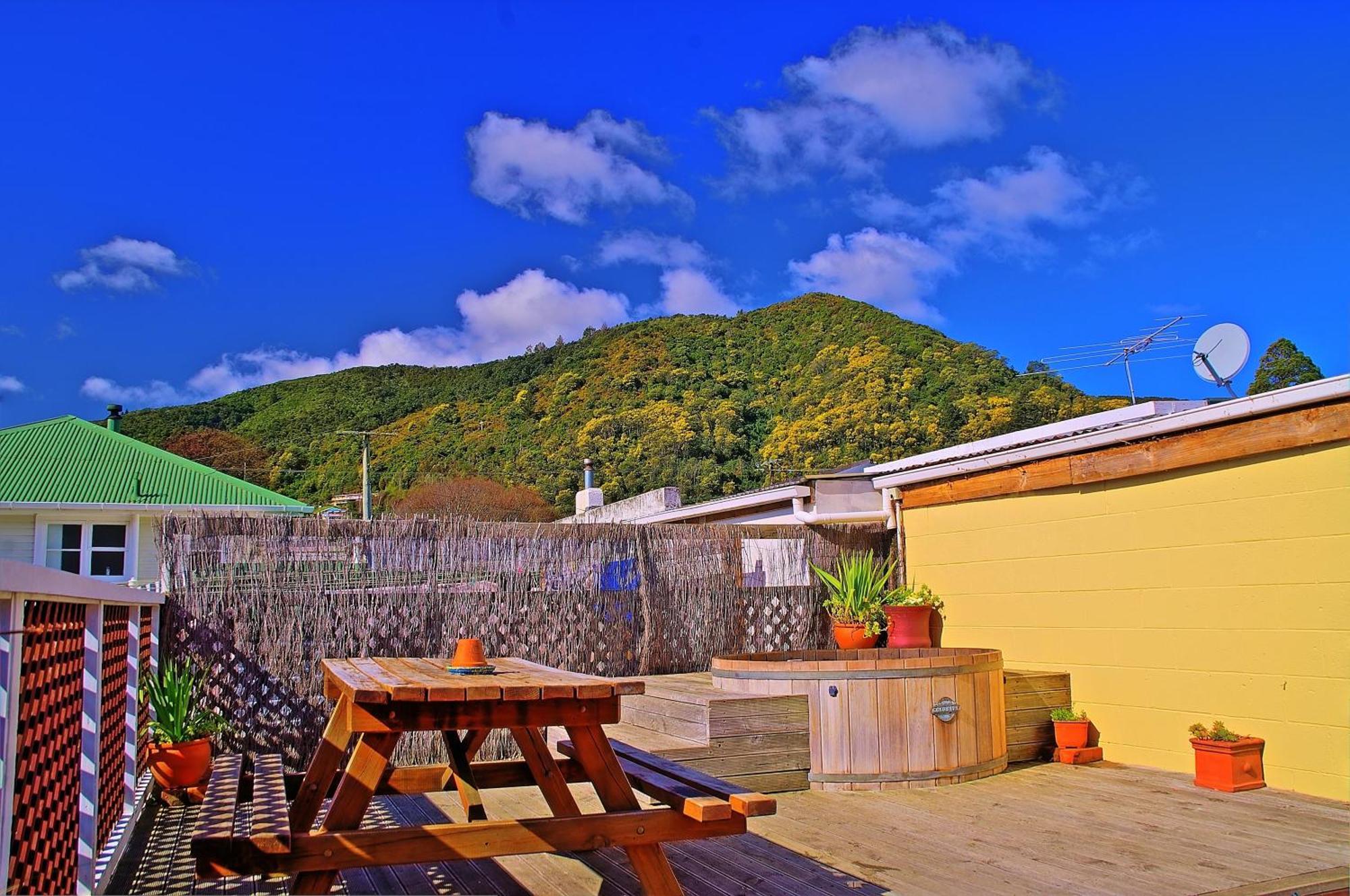 Sequoia Lodge Backpackers Picton Exterior photo