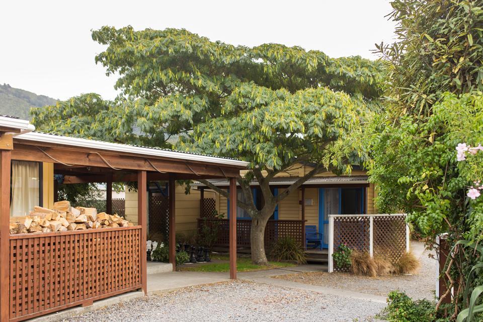 Sequoia Lodge Backpackers Picton Exterior photo