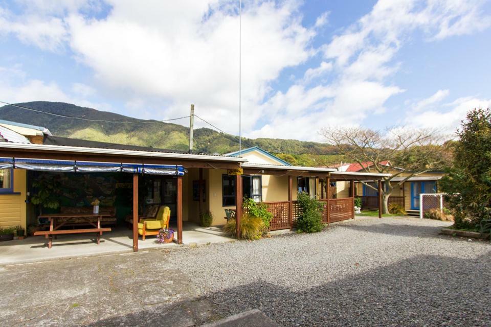 Sequoia Lodge Backpackers Picton Exterior photo